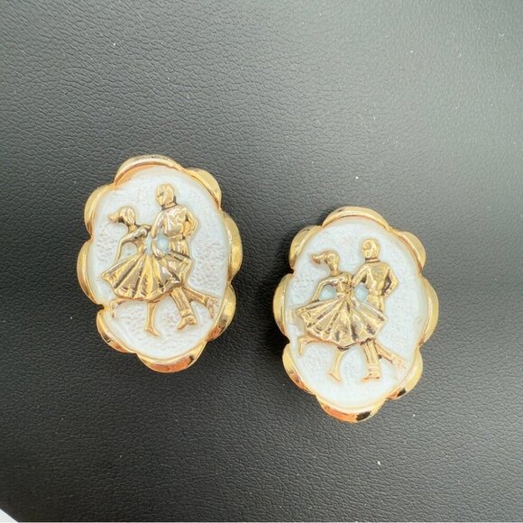 Vintage Square Dancing Oval Clip-On Earrings in Silver White and Gold - Picture 9 of 10